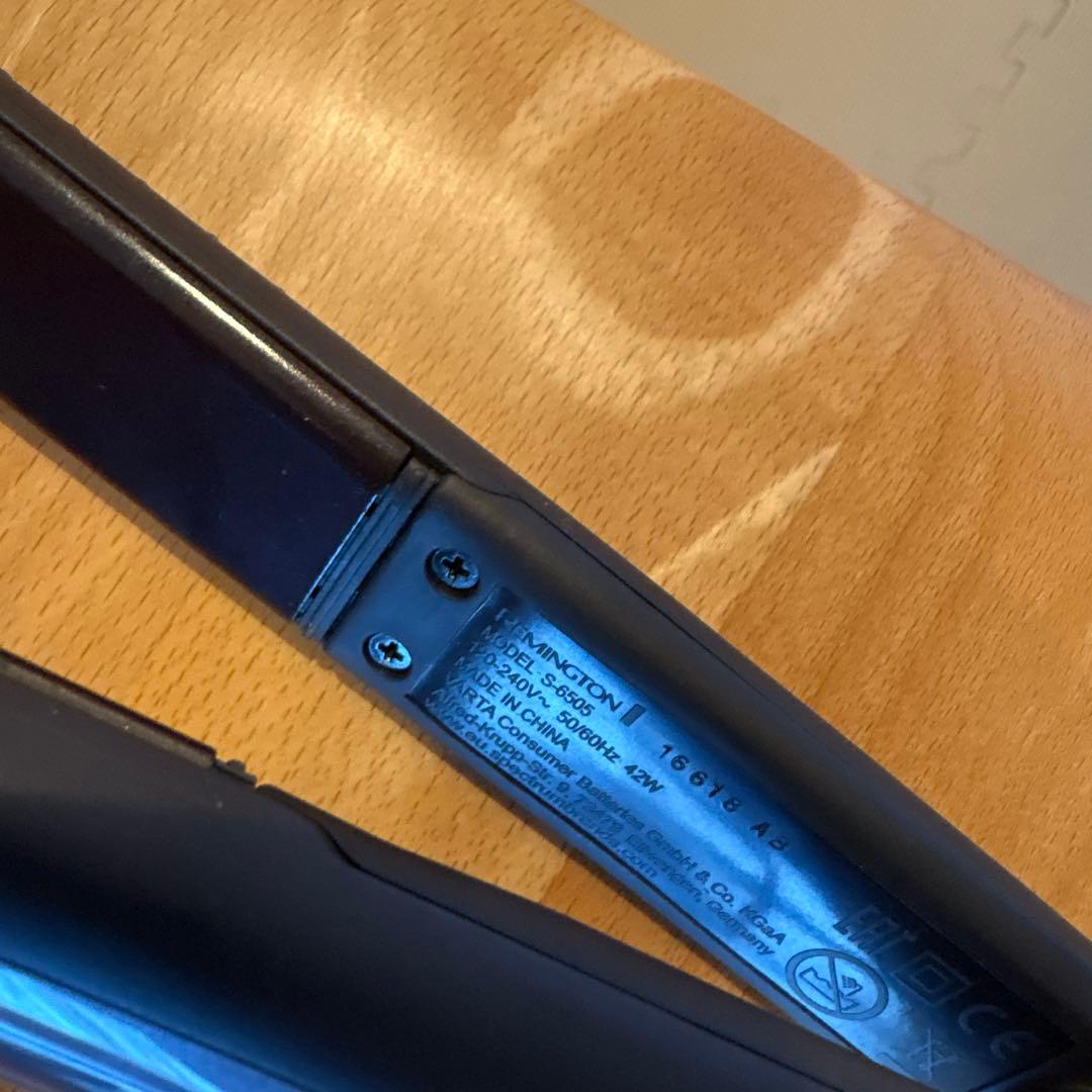 REMINGTON ストレートヘアアイロン S6505 収納ケース付き　海外対応