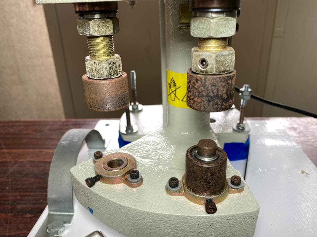 エアー式はと目打ち機　モデルNO-SMM-02-100