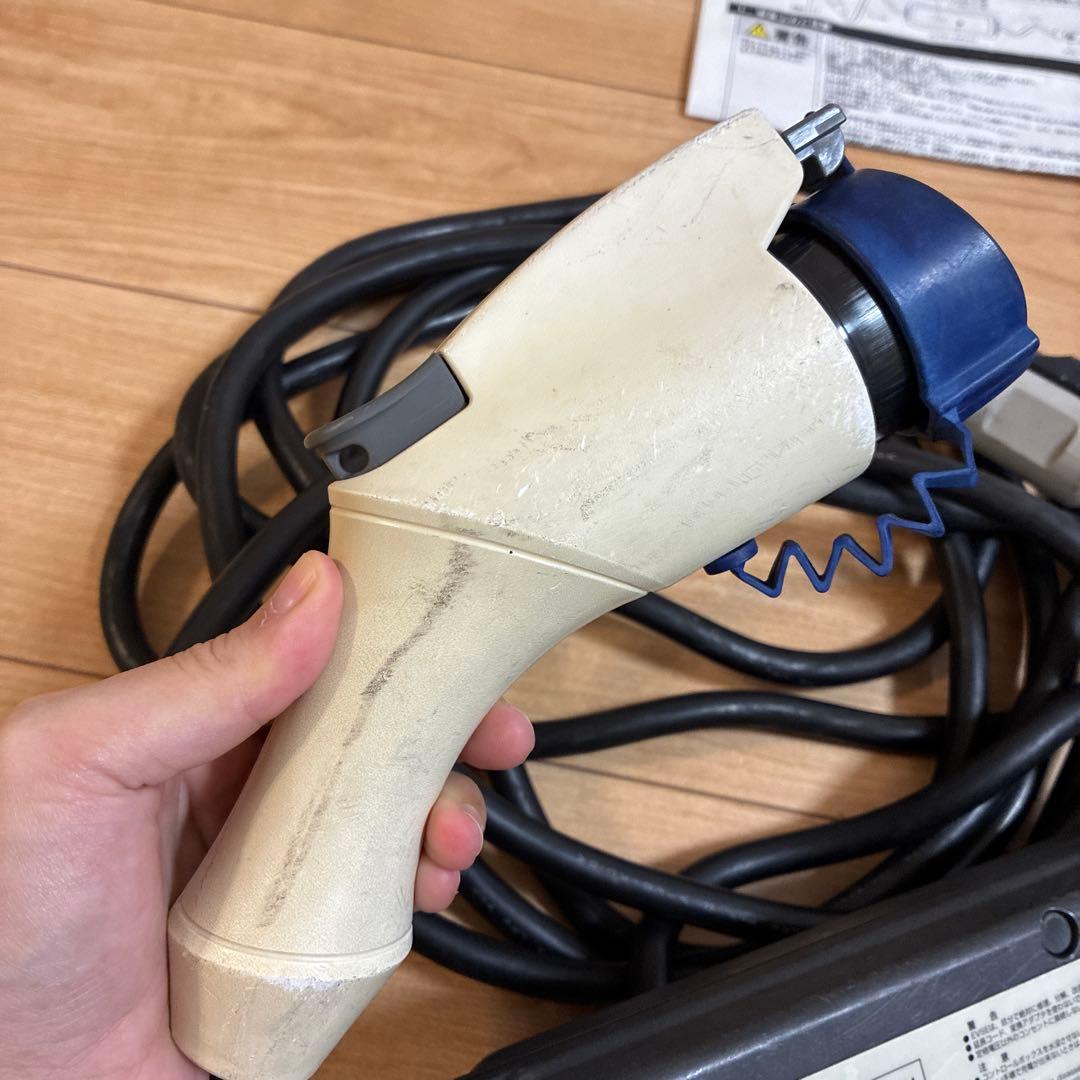 リーフ　充電器