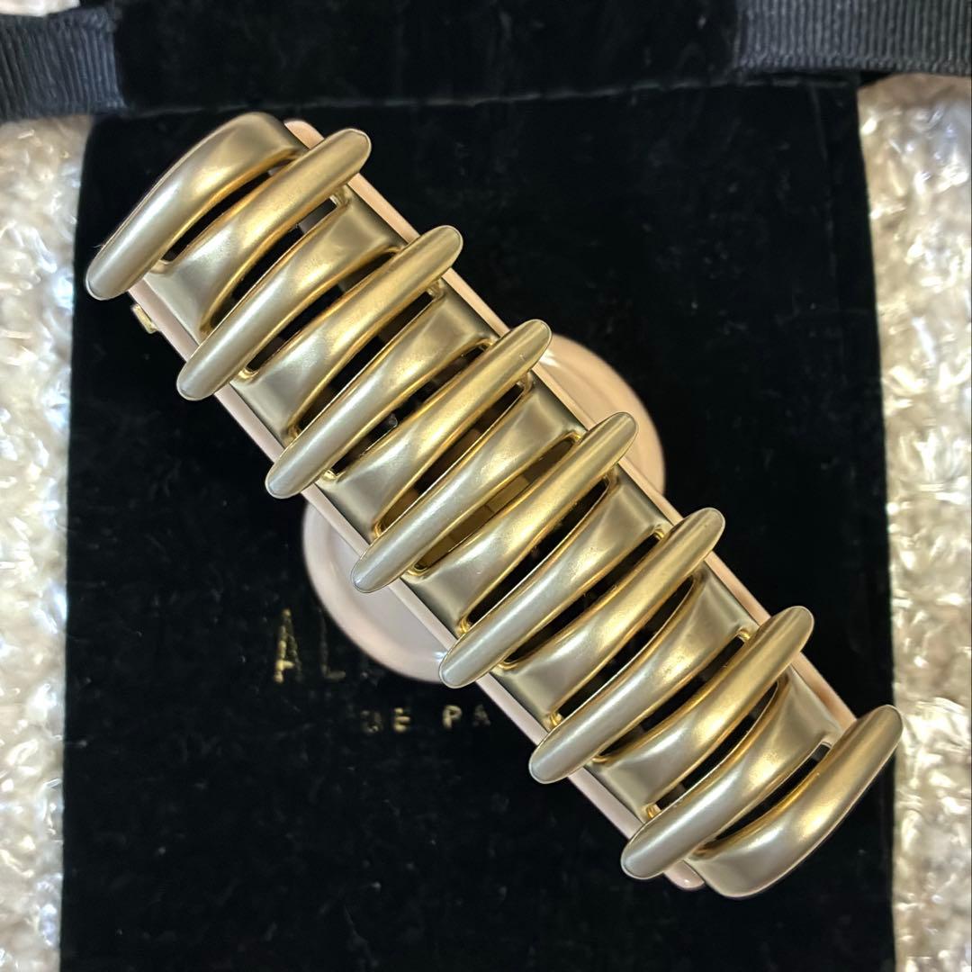 アレクサンドルドゥパリ　ヴァンドームクリップ　M ベージュ　ストーン付き