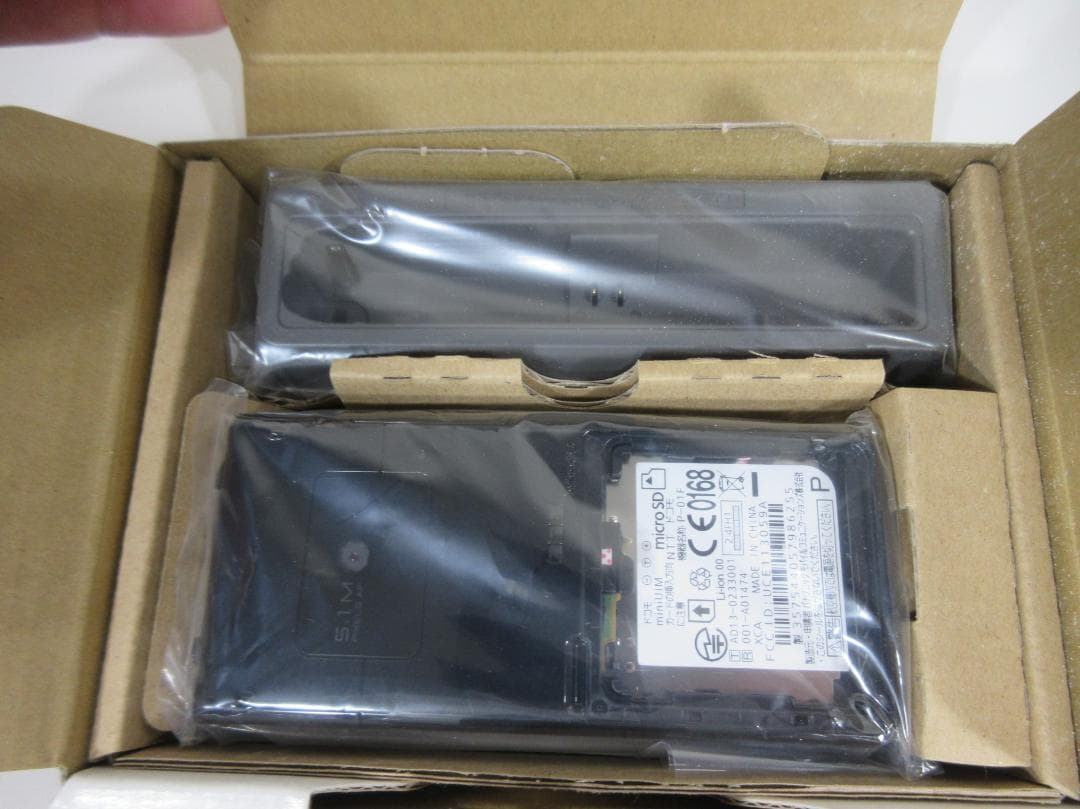 P-01F ブラック 本体 バッテリーパック付き ④