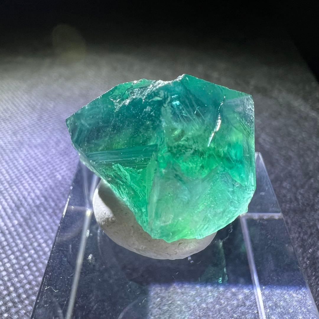 ヤオガンシャン☆ 宝石質ややダメージあり「露草色」ゾーニングフローライト