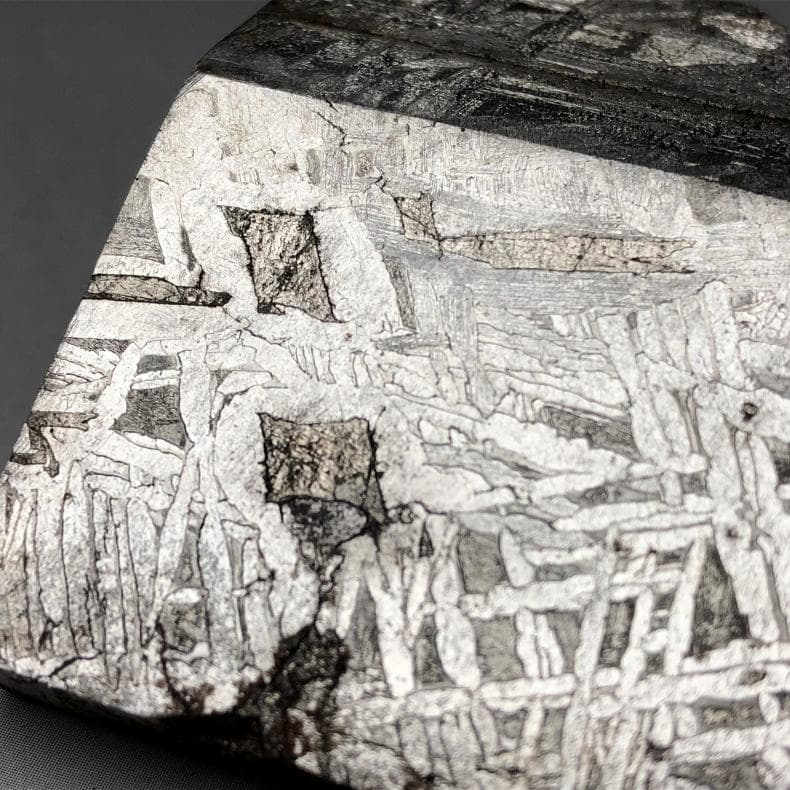 隕石 鉄隕石　アルタイ隕石　原皮付き　ナチュラル　原石　重さ約131ｇ