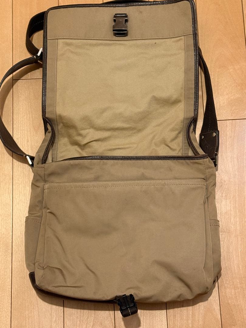 ナイロン製 ベージュ ショルダーバッグ