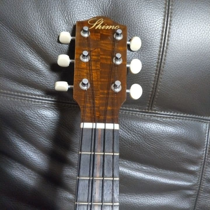 志茂ウクレレの6弦ウクレレ