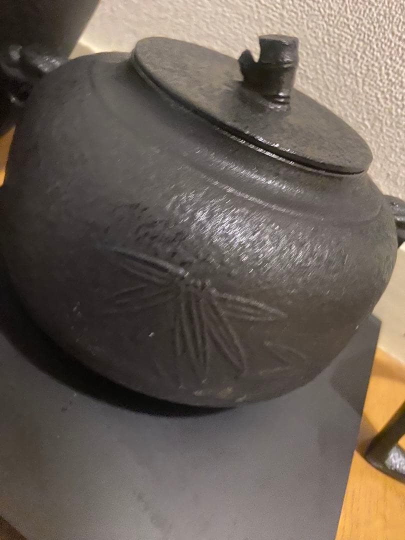 南部鉄器　茶の湯風炉釜・紅鉢竹紋　2.2L 箱付き