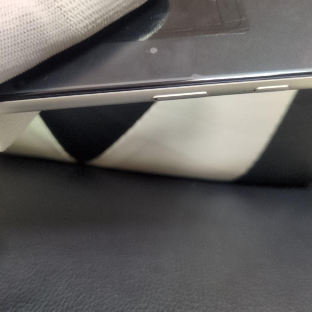 79 画面新品 iPhone　SE 第3世代　128gb 白　SIMフリー　ホワ