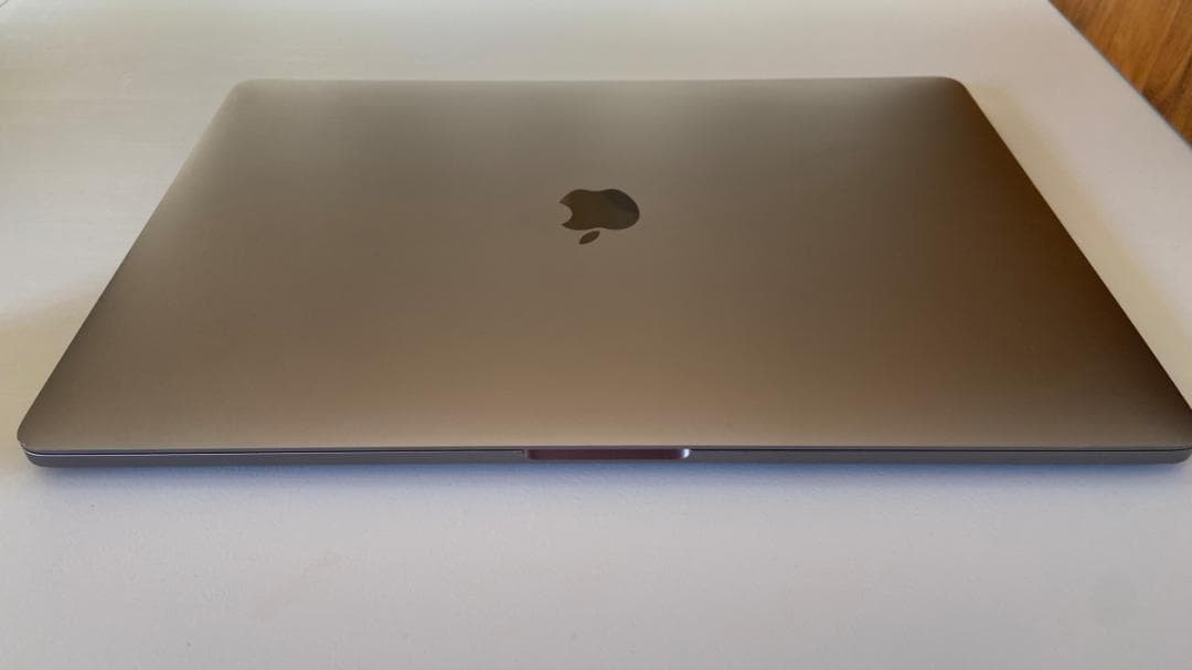 MacBook本体 MacBook Pro 15\" Intel i7 / 16GB / 512GB