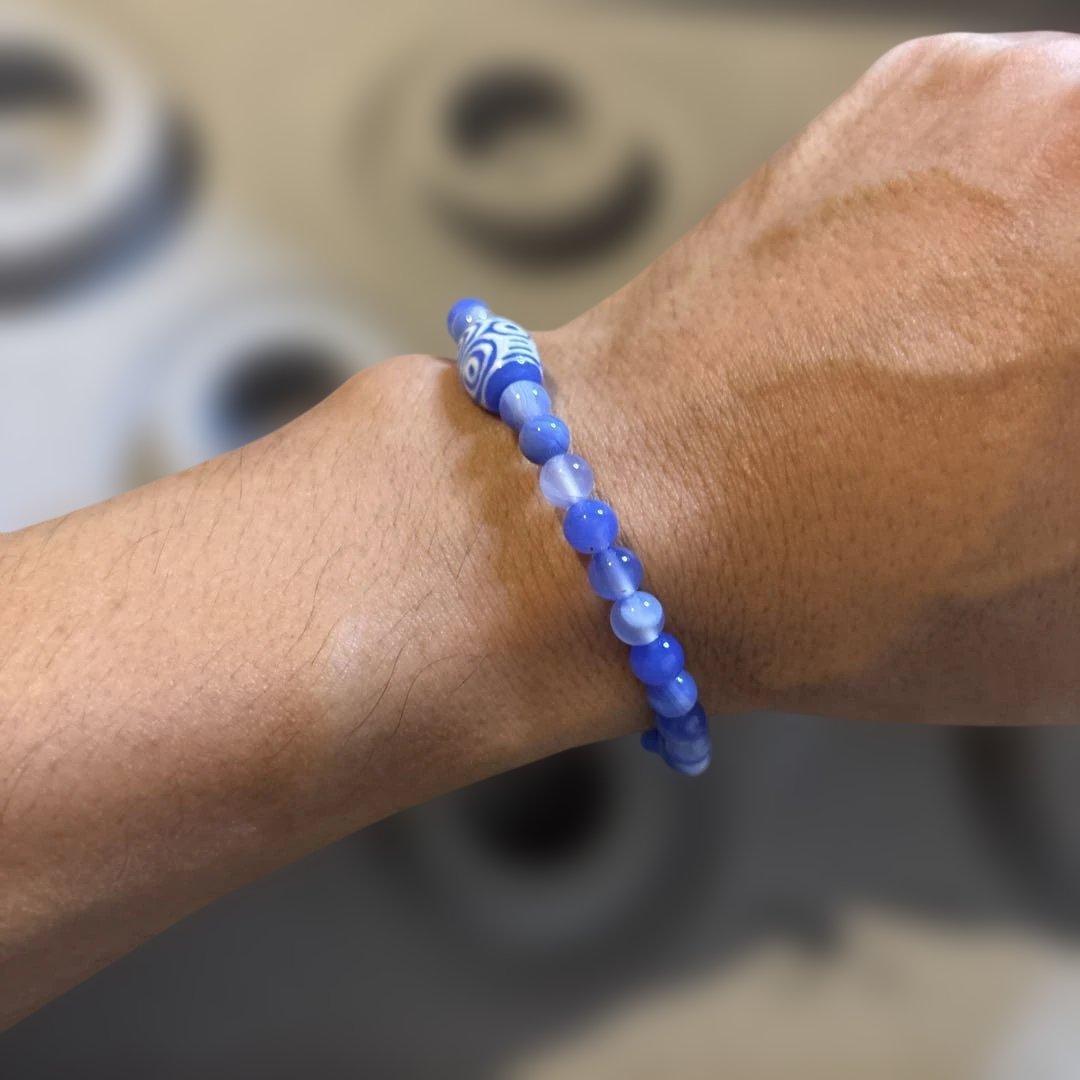 すごいズンとくる！青玉髄天珠、龍眼天珠、青のファイヤーアゲート！すごい！