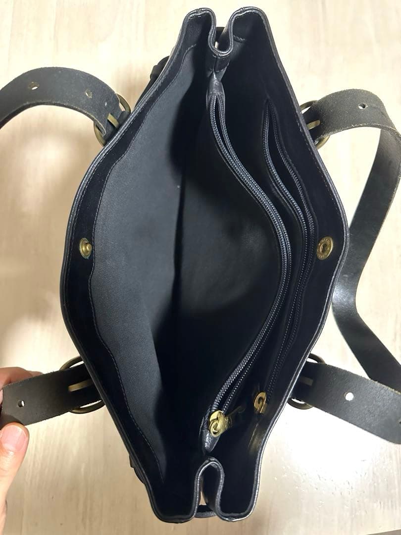 【メッツ】【美品】ILBISONTE イルビゾンテ レザー ブラック