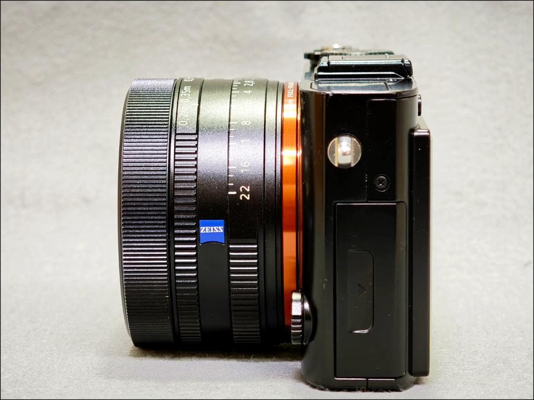 SONY DSC-RX1R（純正予備バッテリー2個＆Kenko ZXII 付属）