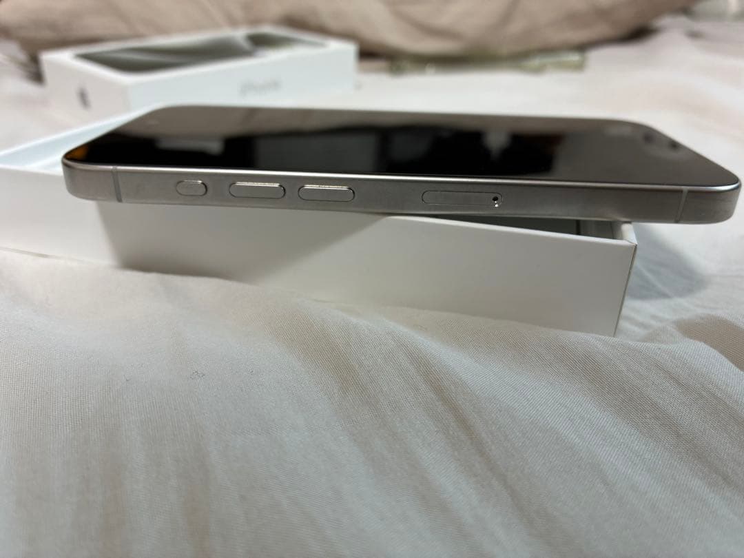 iPhone15 Pro 128G カラーホワイト初期化済み　透明ケース付き