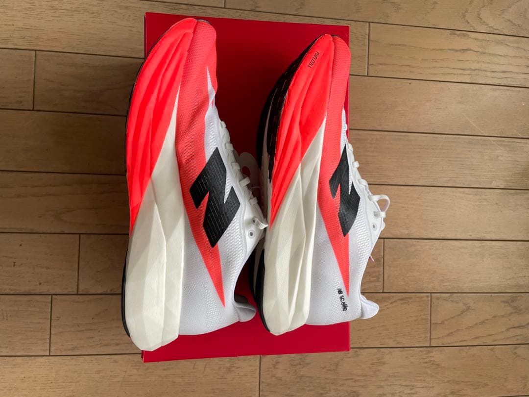 ニューバランスFuelCell SuperComp Elite v5 26cm