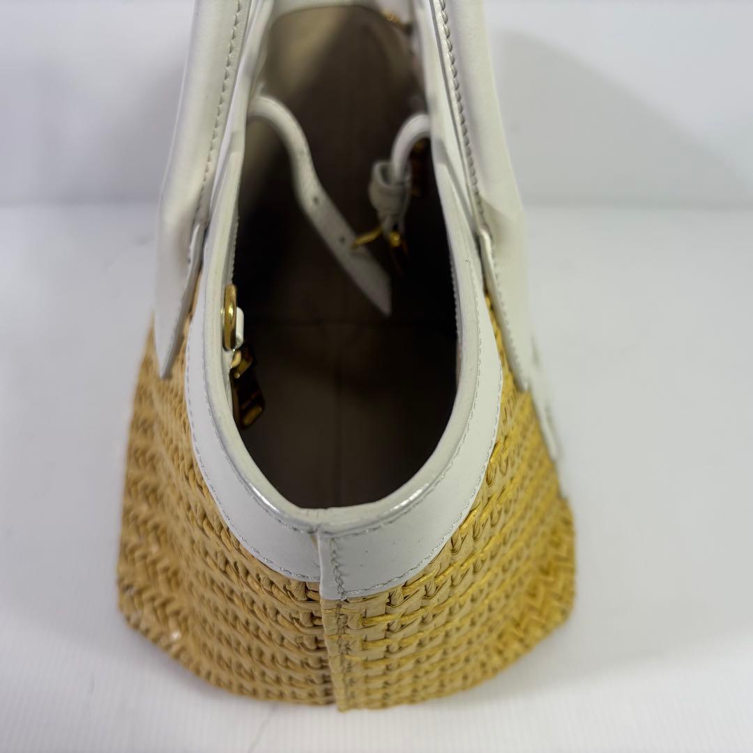 MIU MIU バッグ ロゴ カーフレザー カゴバッグ 白