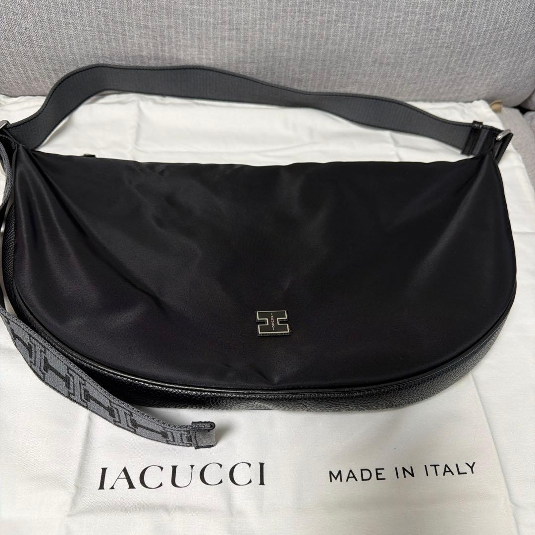 【美品】IACUCCI イアクッチ　アーゴ M NYLON/CERVO