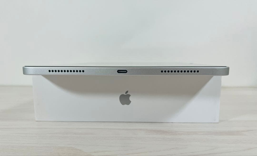 iPad 第11世代 (A16) 128GB シルバー本体＋ケースセット