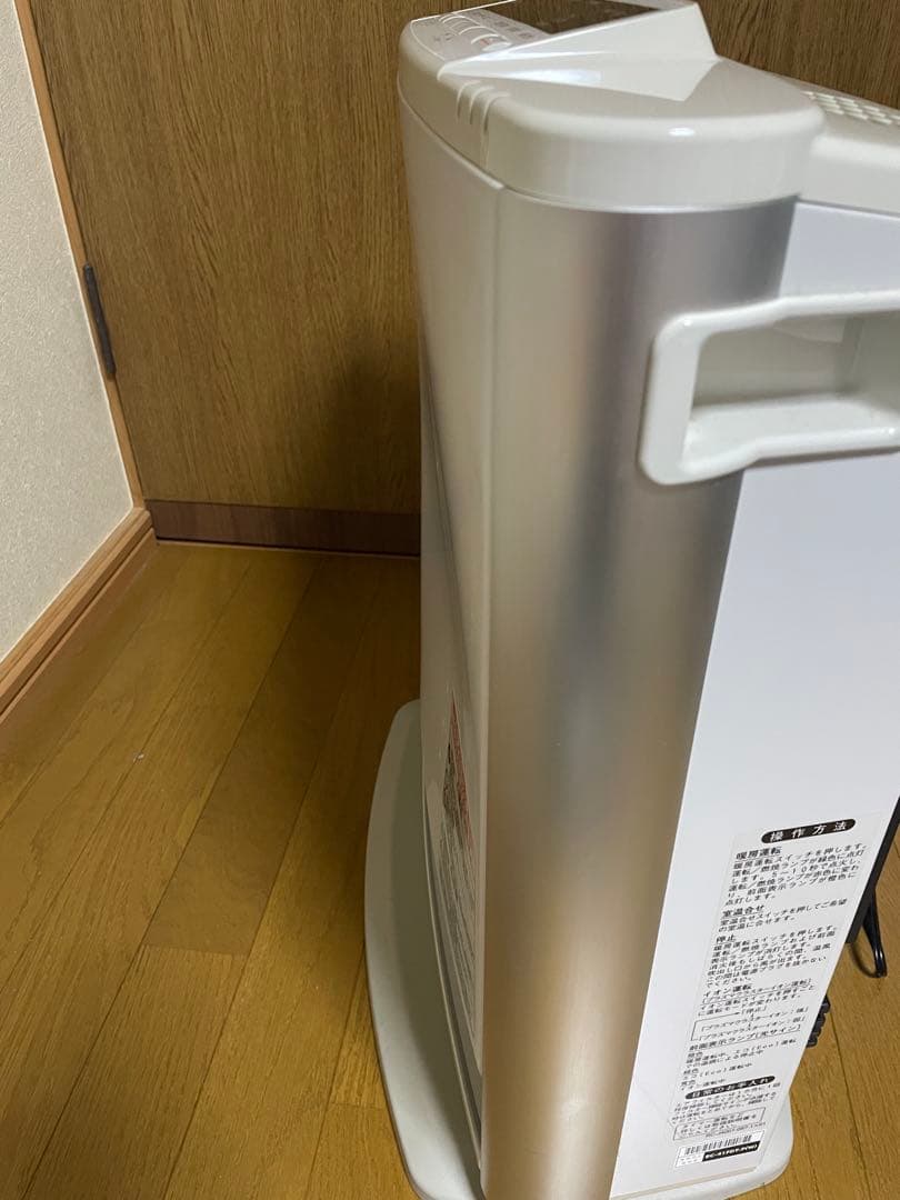 東邦ガス　都市ガスファンヒーター　RC-L4001NP-WH パネルに凹みあり