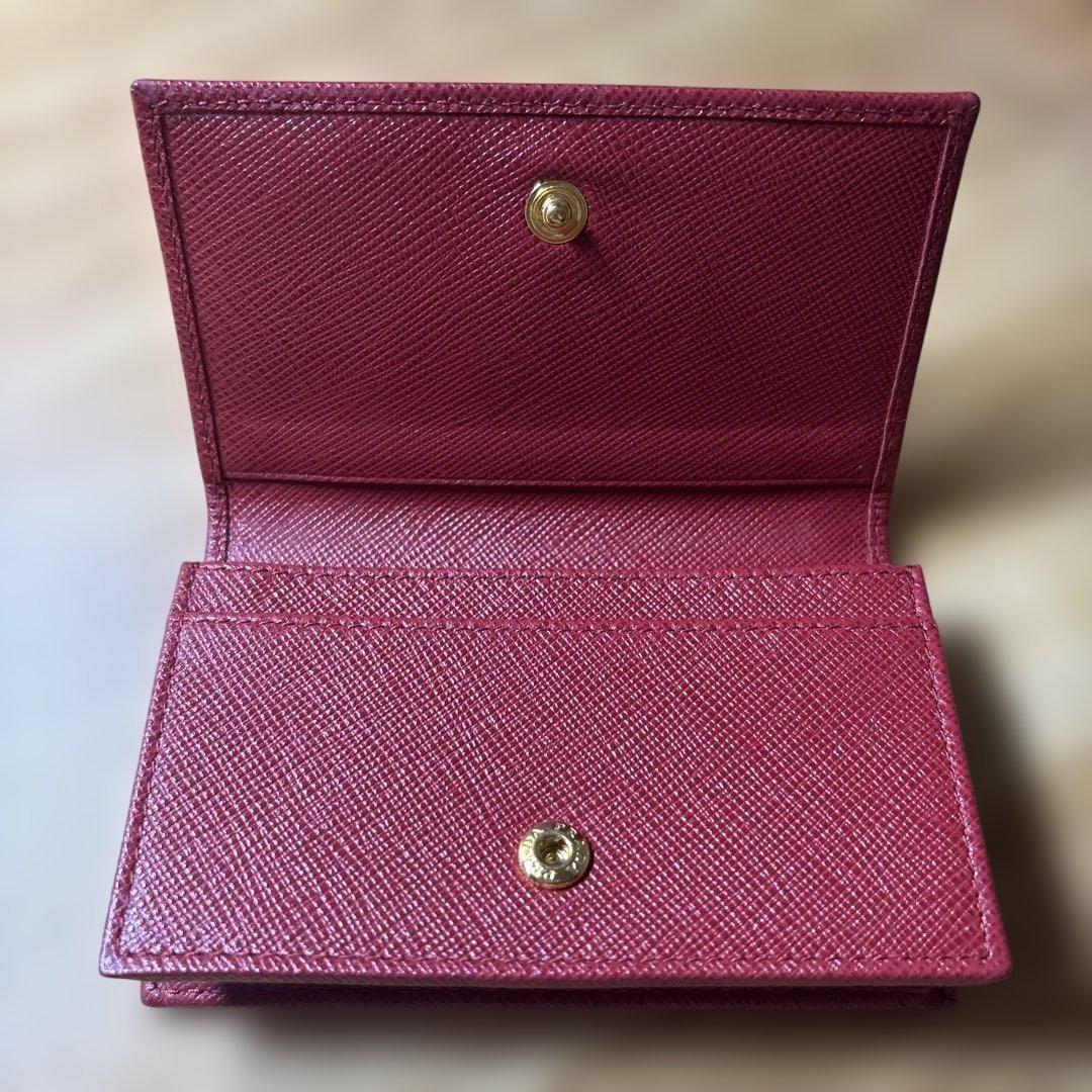 PRADA 赤 レザー 名刺入れ