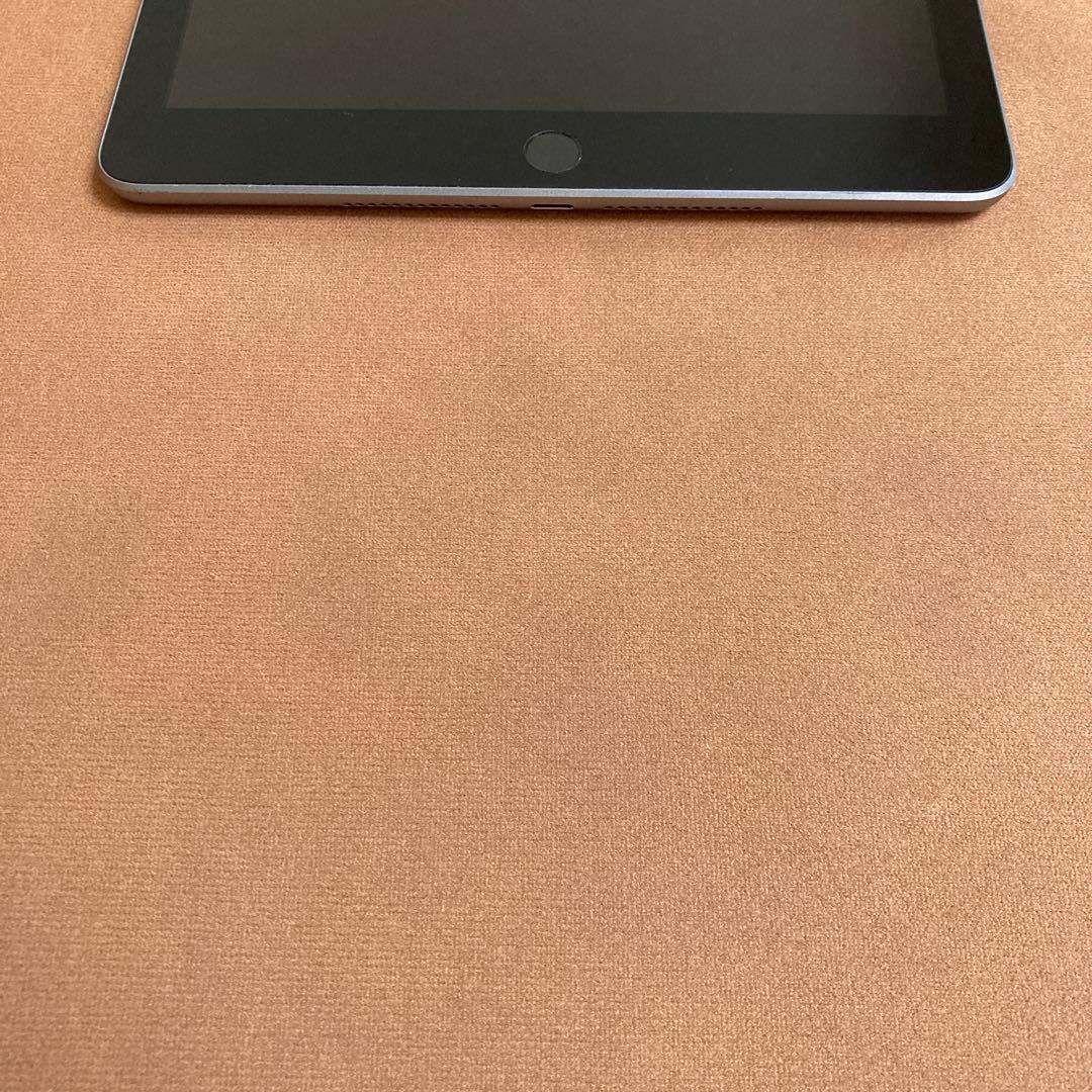 90 電池最良好☆比較的美品☆iPad6 第6世代 32GB WIFIモデル☆