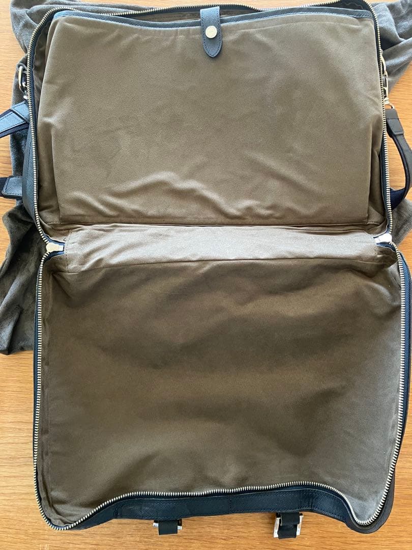 ペッレモルビダ　キャピターノ2室タイプ　ネイビー　日本製