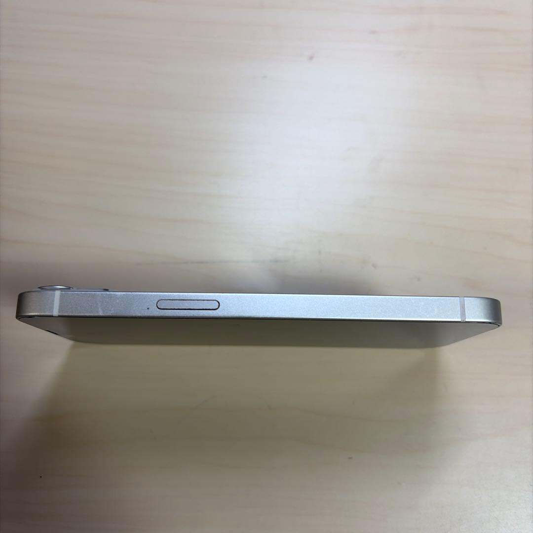 Apple iPhone 13 本体　スターライト 256GB SIMフリー