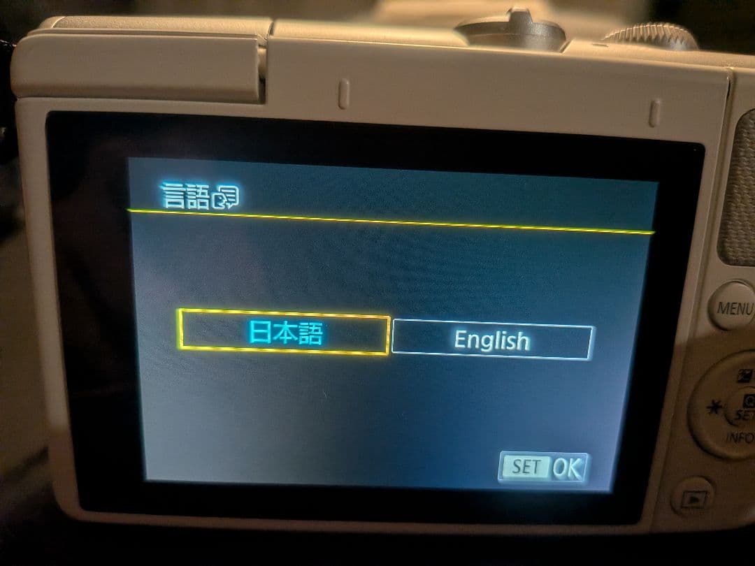 【Canon】EOS M100　ダブルレンズキット　ホワイト