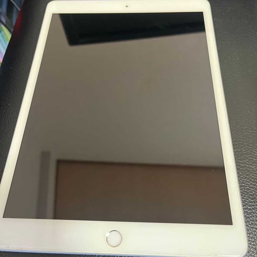 iPad本体 ホワイト 第8世代　箱付き