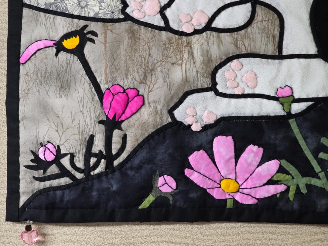 ハンドメイド ステンドグラスキルトタペストリー　猫とコスモス