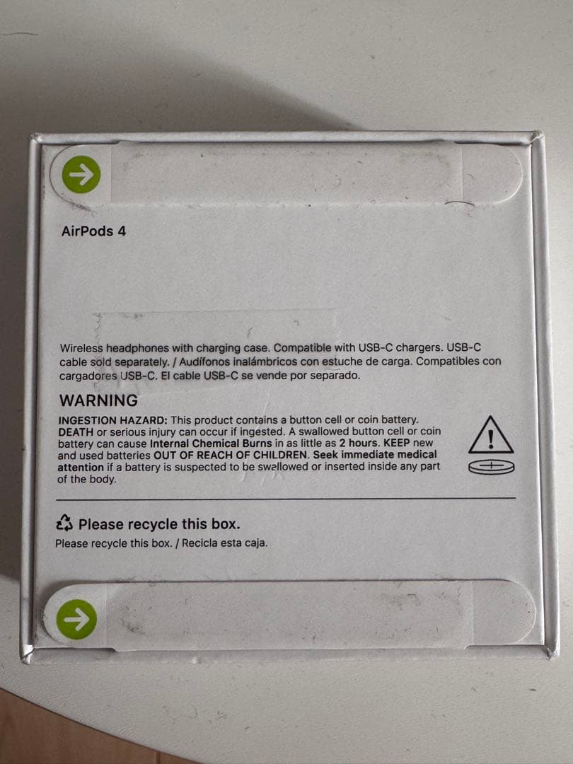 AirPods 4 USB-C充電ケース付き