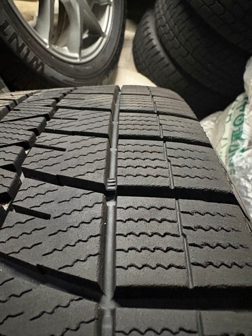 売切セール！1月31日まで【送料込】235/60R18 スタッドレスセット