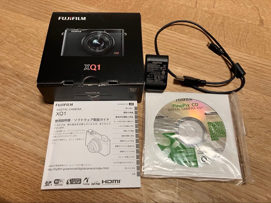 FUJIFILM XQ1 ブラック 本体と付属品