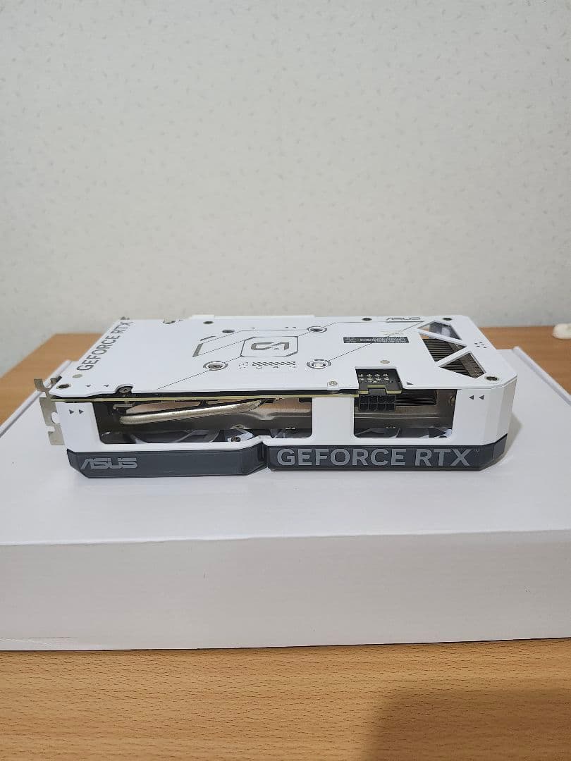 ASUS GeForce RTX 4060 Ti OC 8GB ホワイト