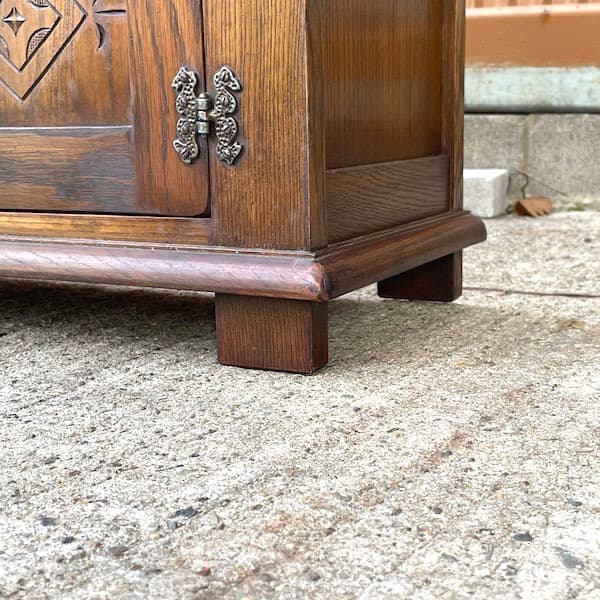 イギリスアンティーク　ガラスサイドボード　食器棚　無垢材　キャビネット　木良久