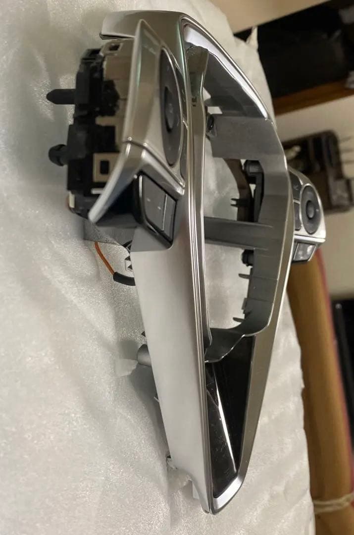 美品 グラージオ 220クラウン ステアリングスイッチ ASSY 金属調