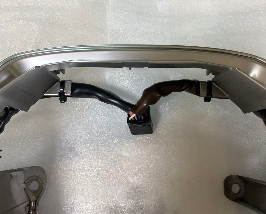 美品 グラージオ 220クラウン ステアリングスイッチ ASSY 金属調