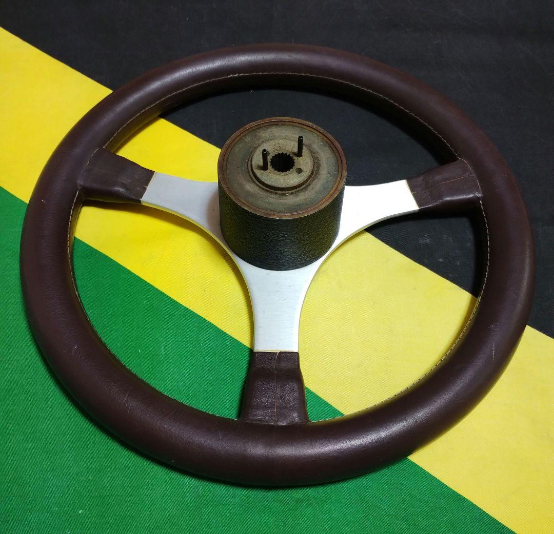 h*u様 momo　ステアリング