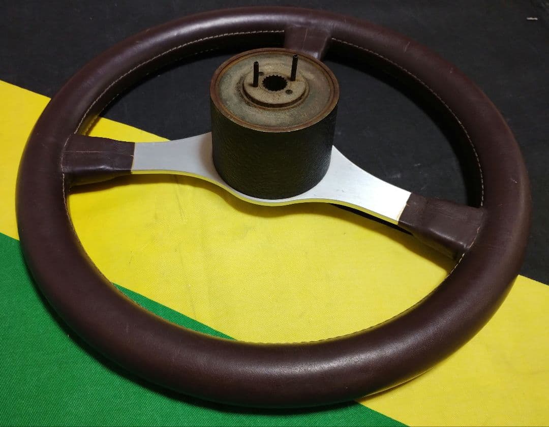 h*u様 momo　ステアリング