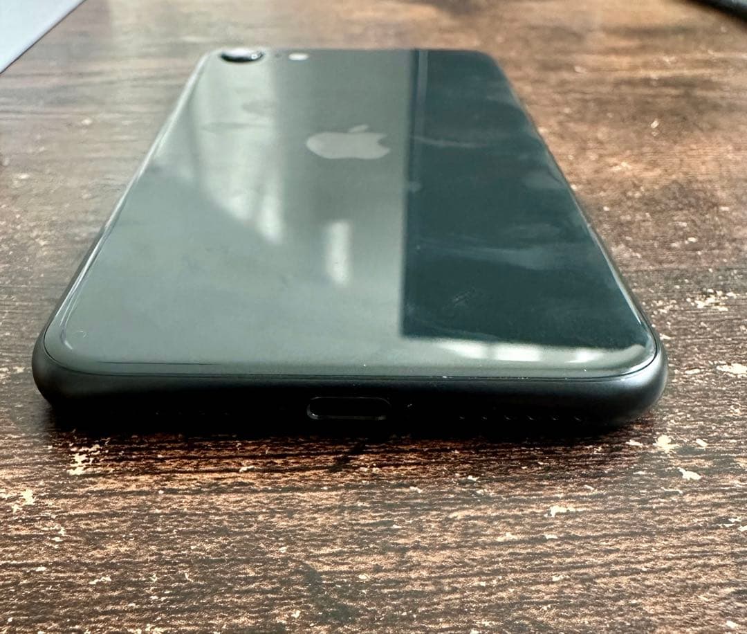 美品 iPhone SE SIMフリー第三世代 64GB ミッドナイト 本体箱付