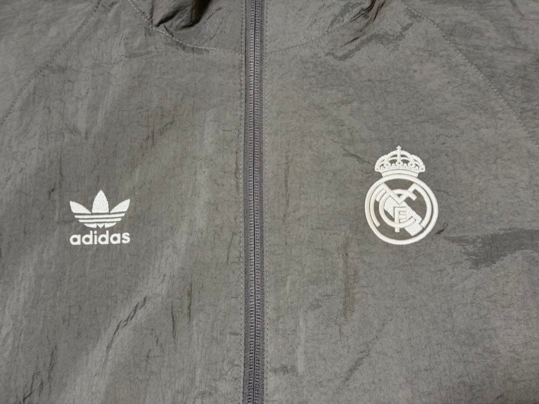 adidasレアルマドリード　トラックジャケット