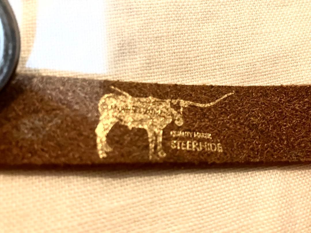 LARRY SMITH × button works リボンキーホルダー