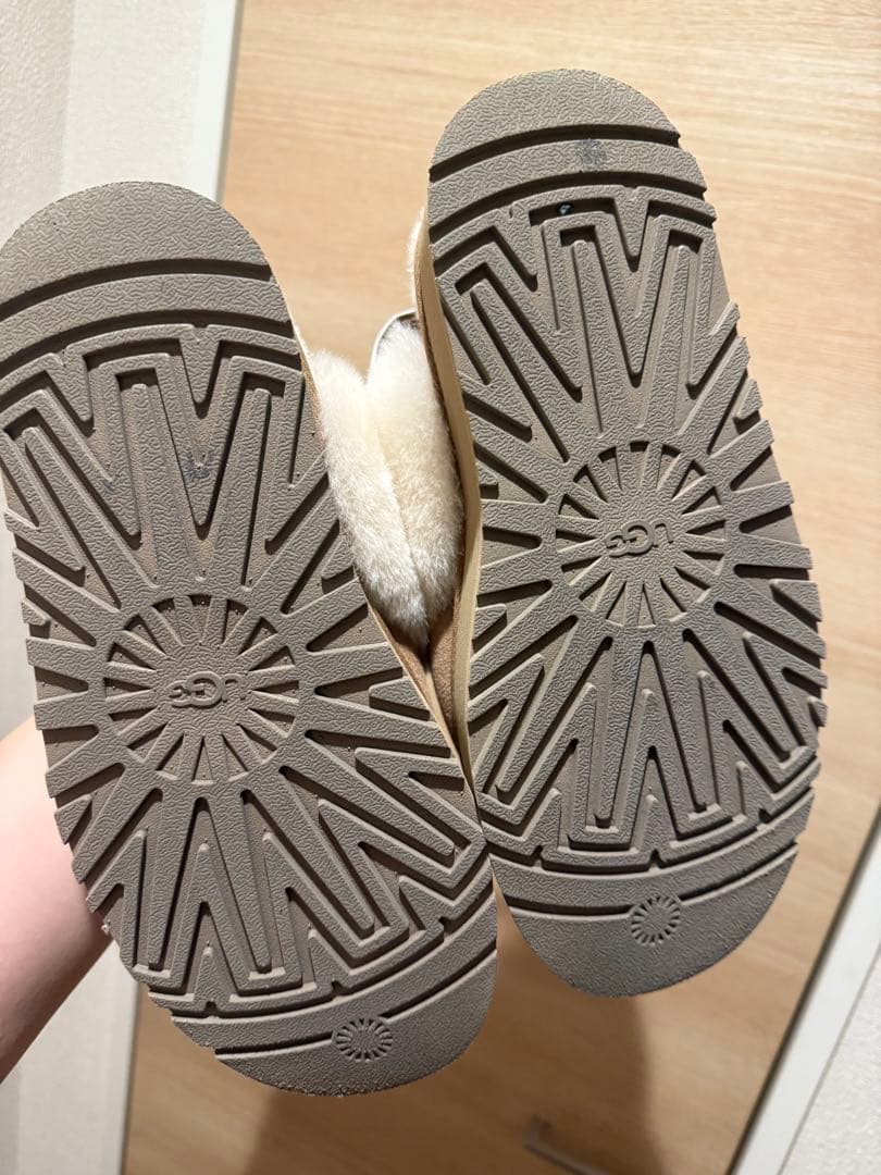 UGG ファンケット 厚底サンダル