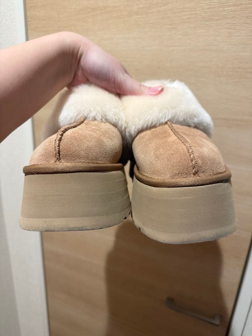UGG ファンケット 厚底サンダル