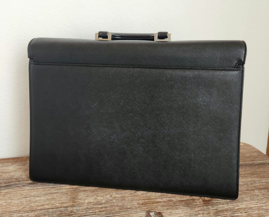 Burberry 高級ビジネスバッグ　ダレスバック　鍵付き　サフィアーノレザー