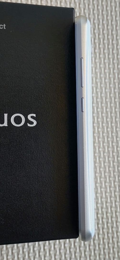 SHARP AQUOS R2 compact ホワイト 貴重なコンパクト