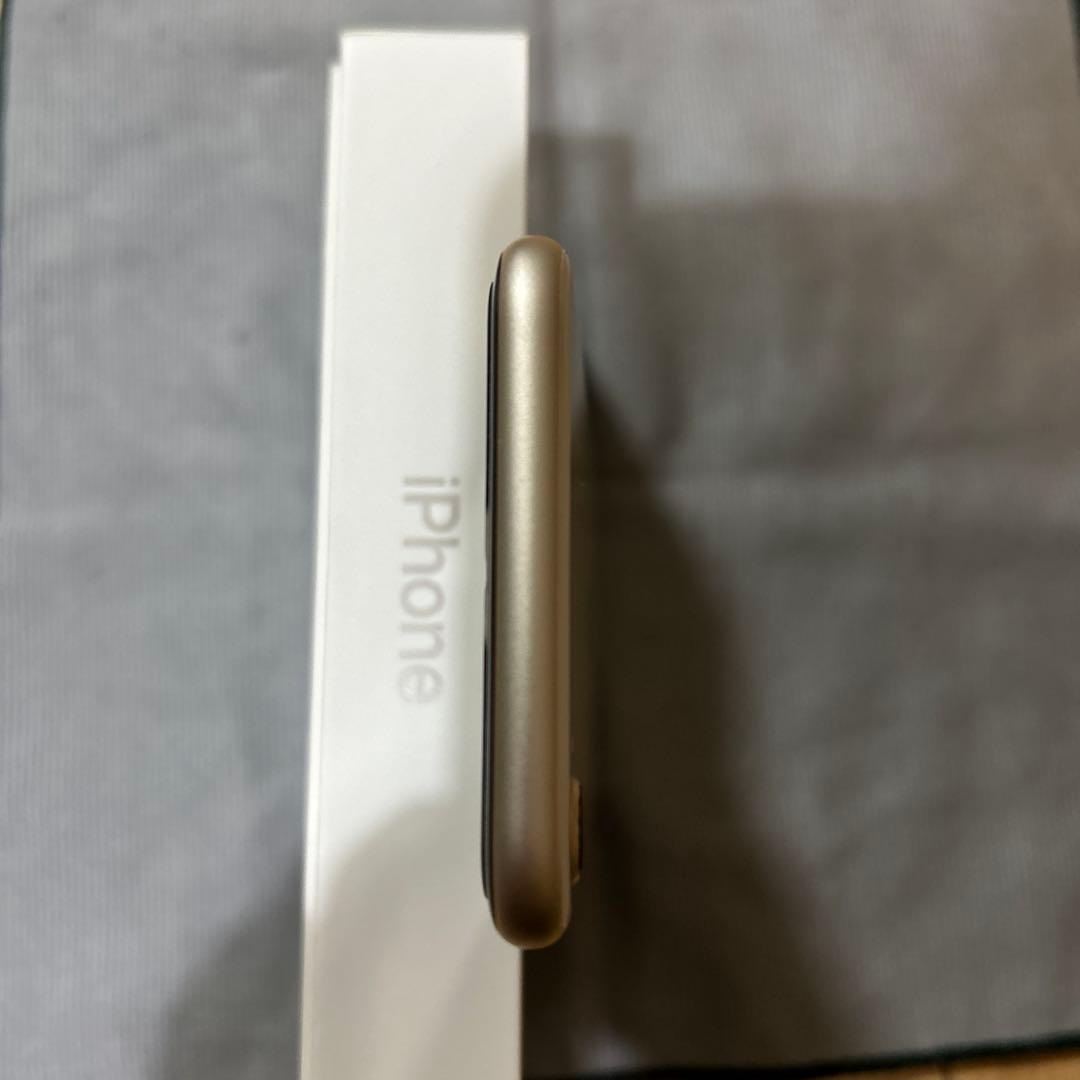 【美品】iPhone SE3 スターライト 64GB