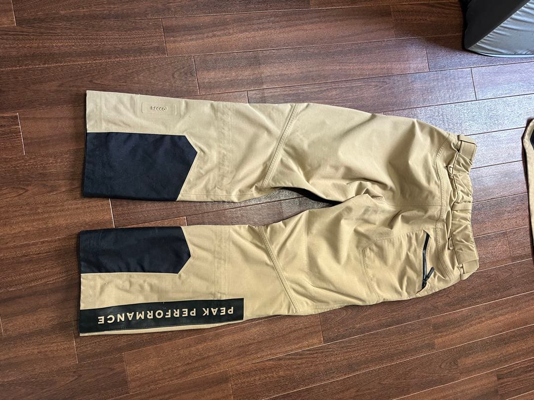 ピークパフォーマンス　ベージュ スキーウェア 上下セット