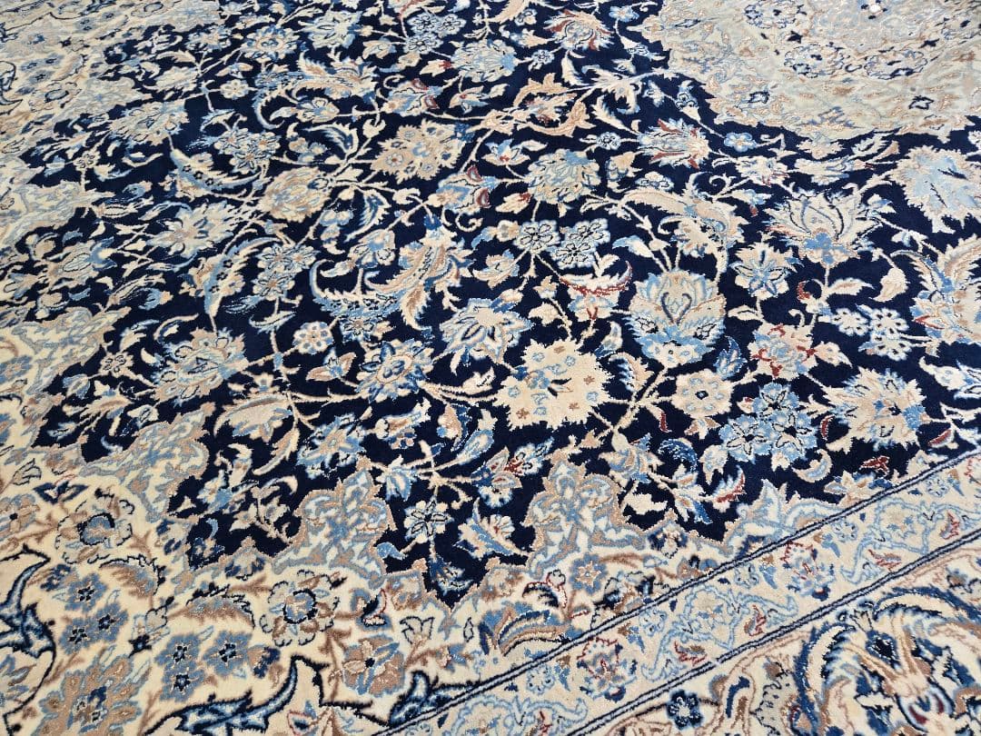 ペルシャ絨毯 ナイン産 素材シルクとウール手織り4LA サイズ305×190cm