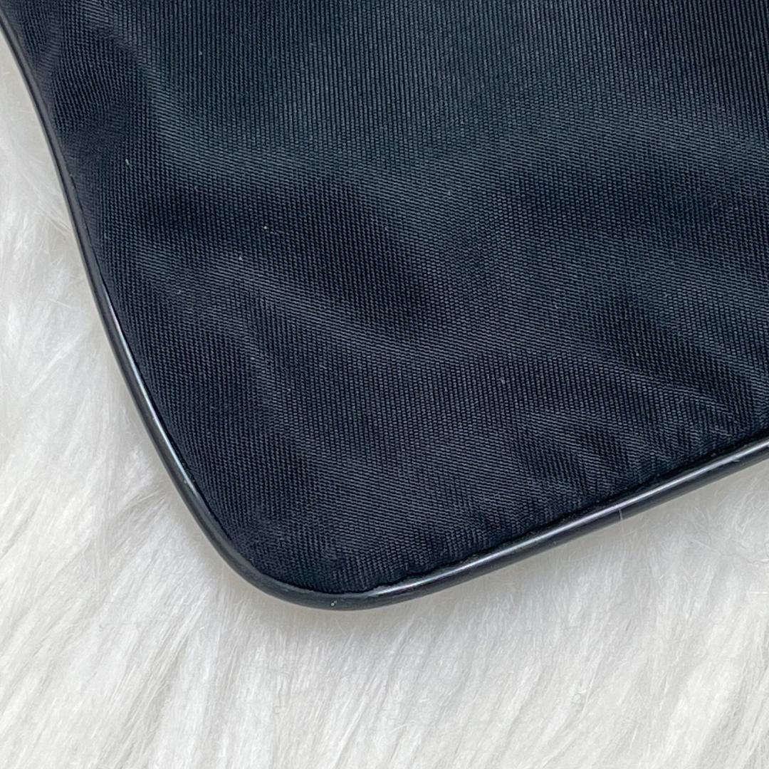 美品✨PRADA プラダ　ナイロン ショルダーバッグ　三角プレート　白タグあり