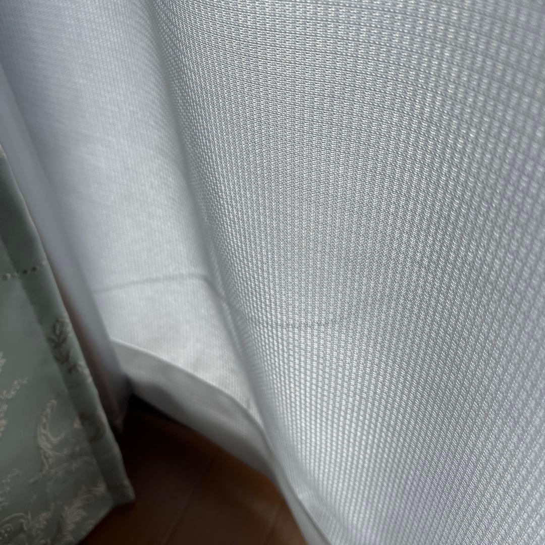 セシール　掃き出し窓用カーテン　ライトグリーン　レースカーテン付き②