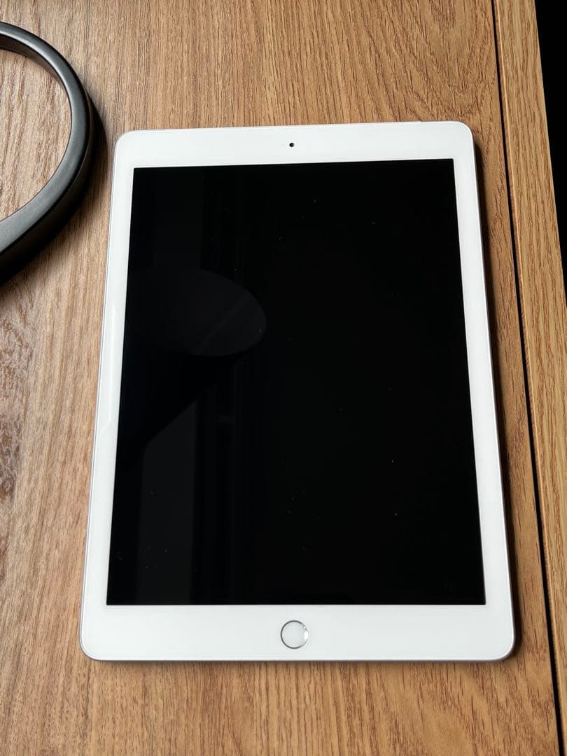 【中古】 iPad 第6世代Wi-Fi+Cellular スペースグレイ